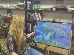 Анапчане оказались на границе двух миров: состоялась выставка картин Татьяны Кравченко