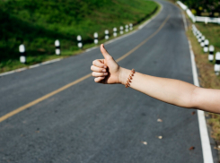 Огромный нож в бардачке и полуночный «маньяк»: про путешествия автостопом в Анапу