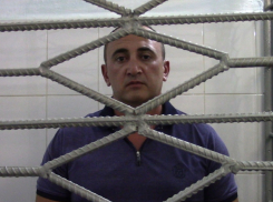 Обвиняемого в избиении девушки-администратора тира под Анапой выпустили из под ареста