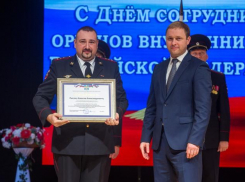Лучших полицейских в Анапе наградили почётными грамотами и благодарностями мэра