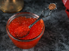 Горбуша, нерка, кета: в Анапе вырос спрос на красную икру 