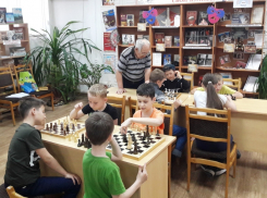 Где в Анапе дети смогут бесплатно научиться играть в шахматы?