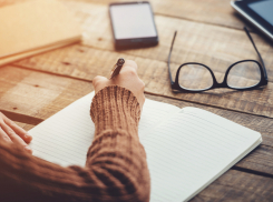 Анапчанин написал книгу, в которой разлучил своих знакомых, а после это произошло в жизни