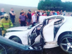 В Тарусино под Анапой серьёзное ДТП: водителя «БМВ» доставали спасатели