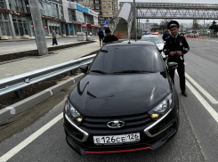 В Анапе водитель «Лады» припарковал авто на пешеходном переходе и был задержан
