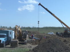 Жители Витязево узнали причину, почему из крана целый день идет желтая вода