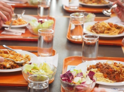 Анапчане обсуждают, помогут ли родительские комитеты улучшить питание в школах