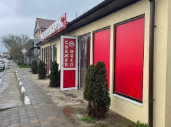 В Анапе сносят еще два самостроя – столовая «Обжорка» и магазин «Мясо»