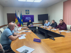 На Ленина, 219 провалился асфальт, а на Крымской вандалы испортили адресные таблички