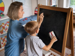 Доплату в 5 тысяч рублей начнут получать воспитатели анапских детсадов – решение приняли депутаты