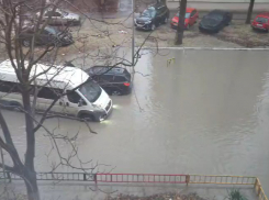 В Анапе нашли неожиданную причину подтопления двора