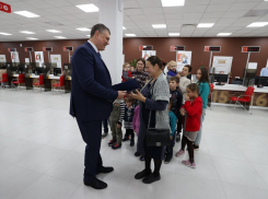 В Анапе жителям Херсонской области вручили первые жилищные сертификаты