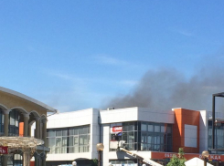 Прямо сейчас! Дым валит столбом в районе супермаркетов на Анапском шоссе