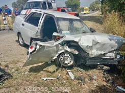 На трассе под Анапой в результате ДТП женщину зажало в автомобиле