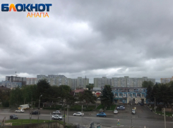 В День рождения Деда Мороза в Анапе сильный ветер и небольшой дождь