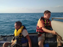 В Анапе отдыхающего на катамаране унесло в открытое море