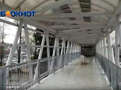 Переход в Анапе еще не открыли, но люди уже пользуются: по-другому не перейти 