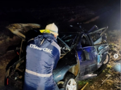 Под Анапой жёсткое ДТП: двоих увезла скорая, автомобили превратились в груду металла