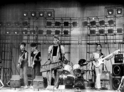 Группа, исполнившая песню про московского гуляку, в 1986 году выступала в Анапе