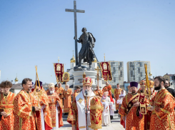 В Анапе накануне открыли и освятили памятник князю Владимиру