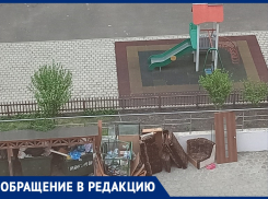 «Мусорный полигон» во дворе и плесень до второго этажа – анапчанин критикует УК «Крымский вал»