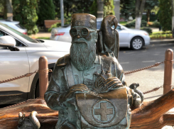 «Добрый доктор Айболит, он под деревом сидит...»: сказочный персонаж в Анапе