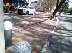 «Не лезь – мое»: в Анапе продолжается самозахват общих земель под частные парковки