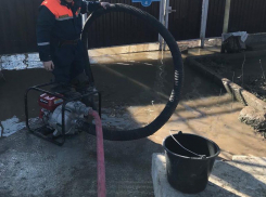 В станице Анапской из 7 дворов откачали воду