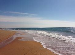 На Утрише мужчина завис на большой высоте, а в Анапе в море тонул человек