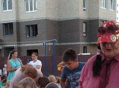 В Анапе в микрорайоне «Горгиппия» 150 человек собственными руками создавали рисунки 
