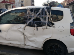 Кладбище автомобилей: на улицах Анапы разбитые машины стоят годами
