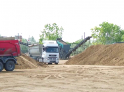 С пункта временного размещения в х. Воскресенском Анапы остается вывезти 5 тыс. тонн замазученного грунта