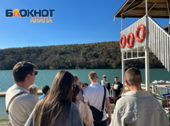 Всем нужны катамараны: на Кипарисовом озере в Анапе ажиотаж