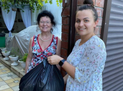 Жителям Пионерского проспекта в Анапе выдали гуманитарную помощь