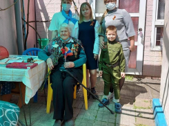 В Анапе дети из «трудных» семей поздравили ветеранов Великой Отечественной войны