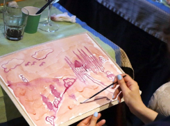 Сегодня анапчане могут научиться рисованию игристыми напитками