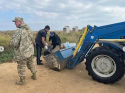С Бугазской косы под Анапой вывезли более 30 кубометров мусора