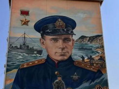 В Анапе появился мурал в память о Герое Советского Союза Дмитрии Калинине. Открытие — 26 июля