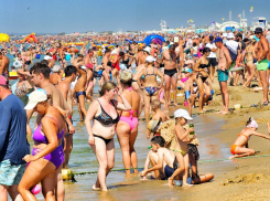 «Бульон из отдыхающих»: в Анапе к концу августа туристов меньше не становится 