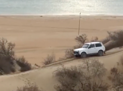 В Анапе тоже проходят гонки «Париж-Дакар», мастер-класс на «Ниве» по анапским барханам