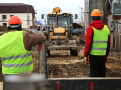 Мэр Анапы Василий Швец поздравил строителей с профессиональным праздником