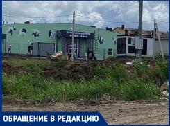 «Готовый» к открытию Центр единоборств в Анапе окружен грязью и кучами мусора
