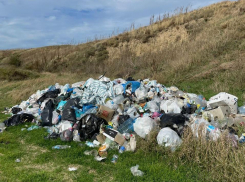 После сезона станица Благовещенская под Анапой утопает в мусоре