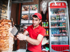 Гиро или шаурма? Анапчанок учит готовить пикантное блюдо мастер Мамвел