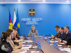 Глава Анапы намерена проверить контракты на ремонт городских дорог