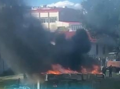 Очевидцы: горит автобус в районе «Юности» в Анапе