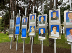 «Почетных людей на палочки нанизали» – новая Доска почета разочаровала многих анапчан