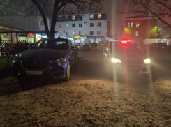 В Анапе езда по дюнам для водителя «Ягуара» закончилась штрафом