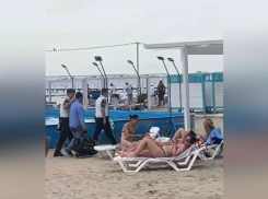 Разбивший стекло в посту на пляже в Анапе мужчина задержан