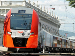 РЖД официально разрешили пассажирам с верхних полок сидеть на нижних